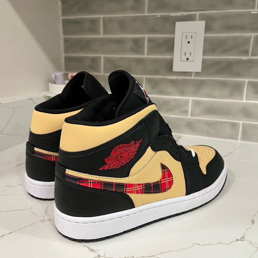 NIKE Air Jordan 1 Mid SE Sneakers. Men’s Size 10 Color Black Milticolor - Picture 6 of 12